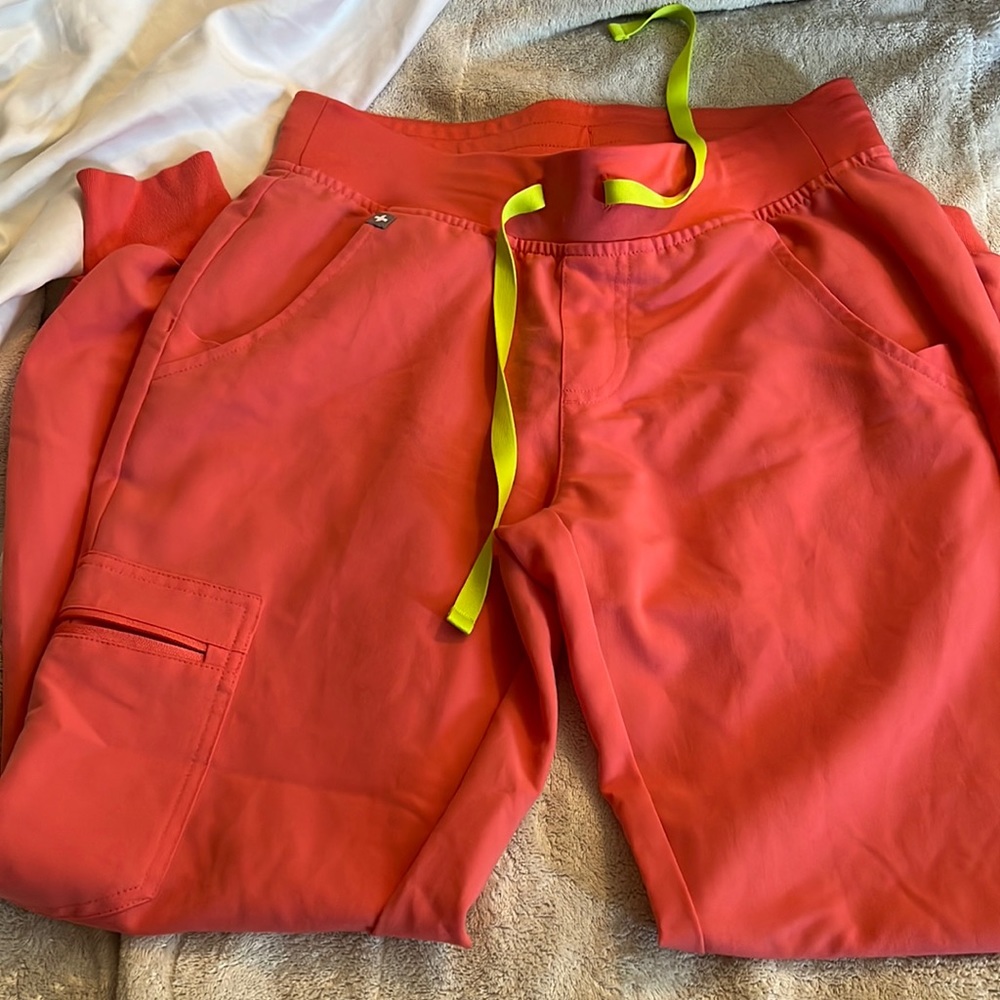 Color :coral